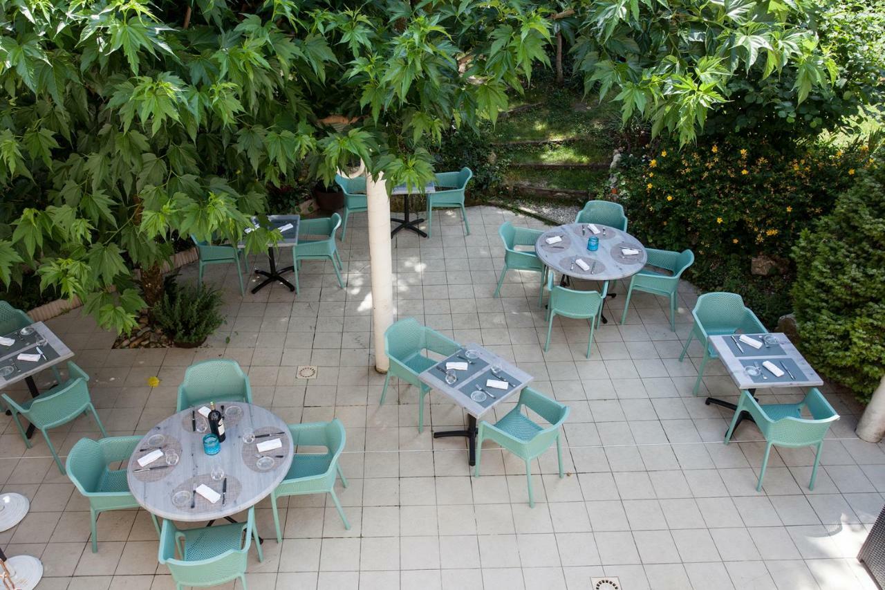 Le Lion D'Or Hotel Manzac-sur-Vern Exterior foto