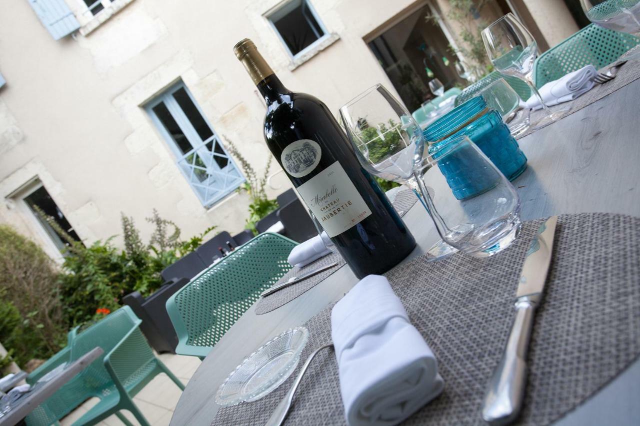 Le Lion D'Or Hotel Manzac-sur-Vern Exterior foto